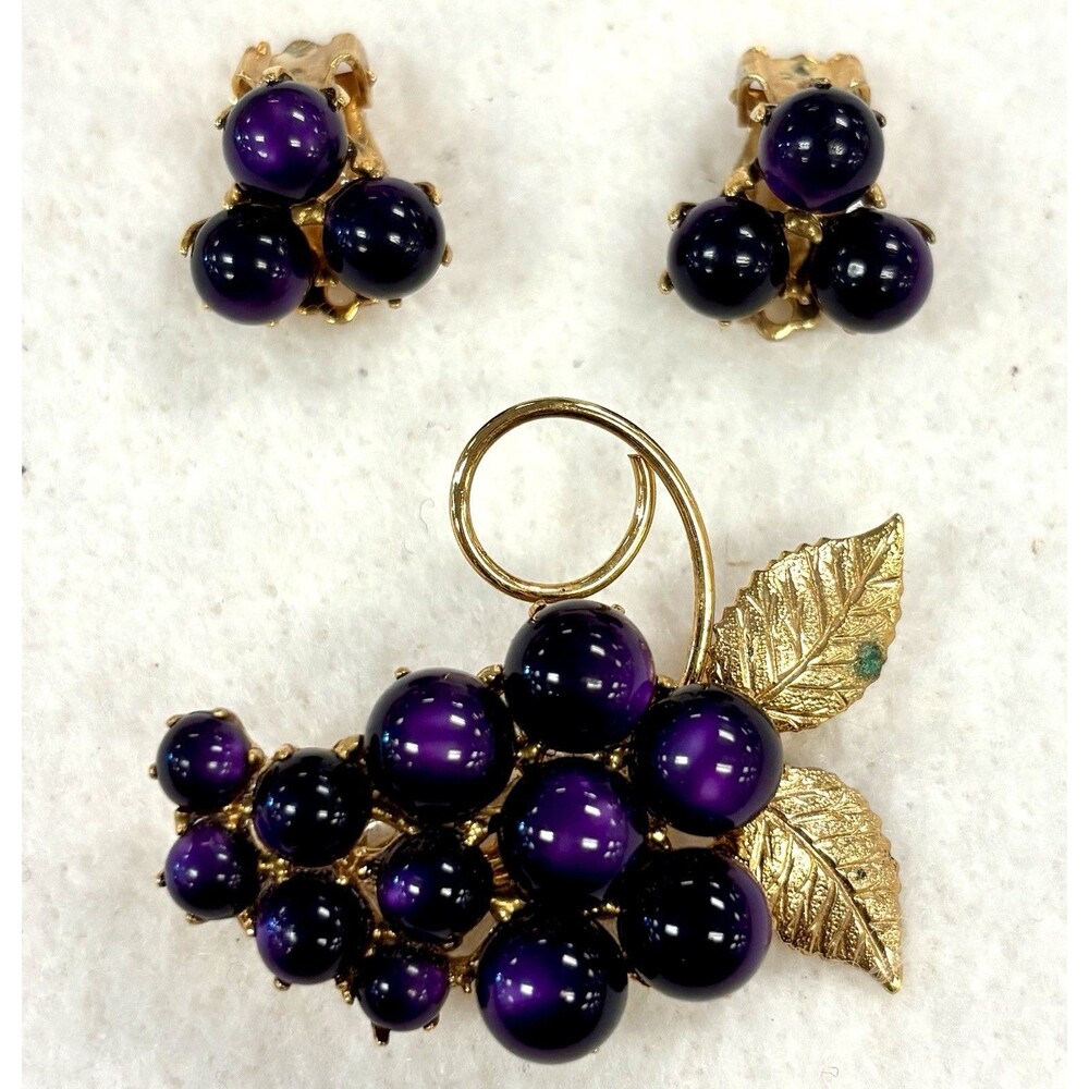 Vintage Purple Grape Cluster Brooch Pin & Clip Earrings Demi Parure Set